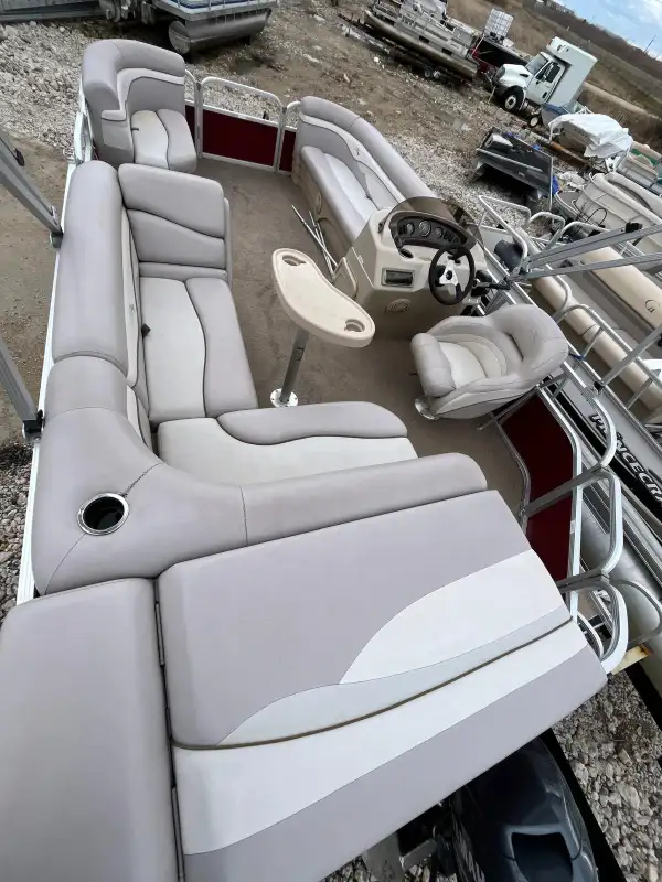 2011 Bennington 20ft cruise pontoon