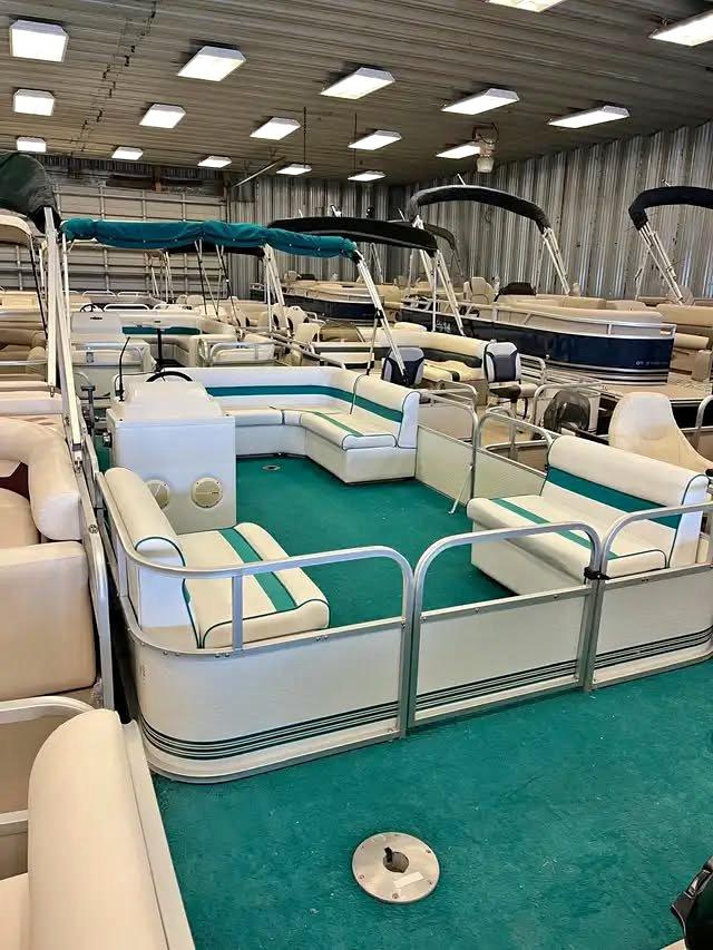 2003 WEERES 20 FT with yamaha 50 4 stroke pontoon