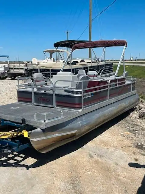 2004 TMC Fish/Cruise pontoon, big power!