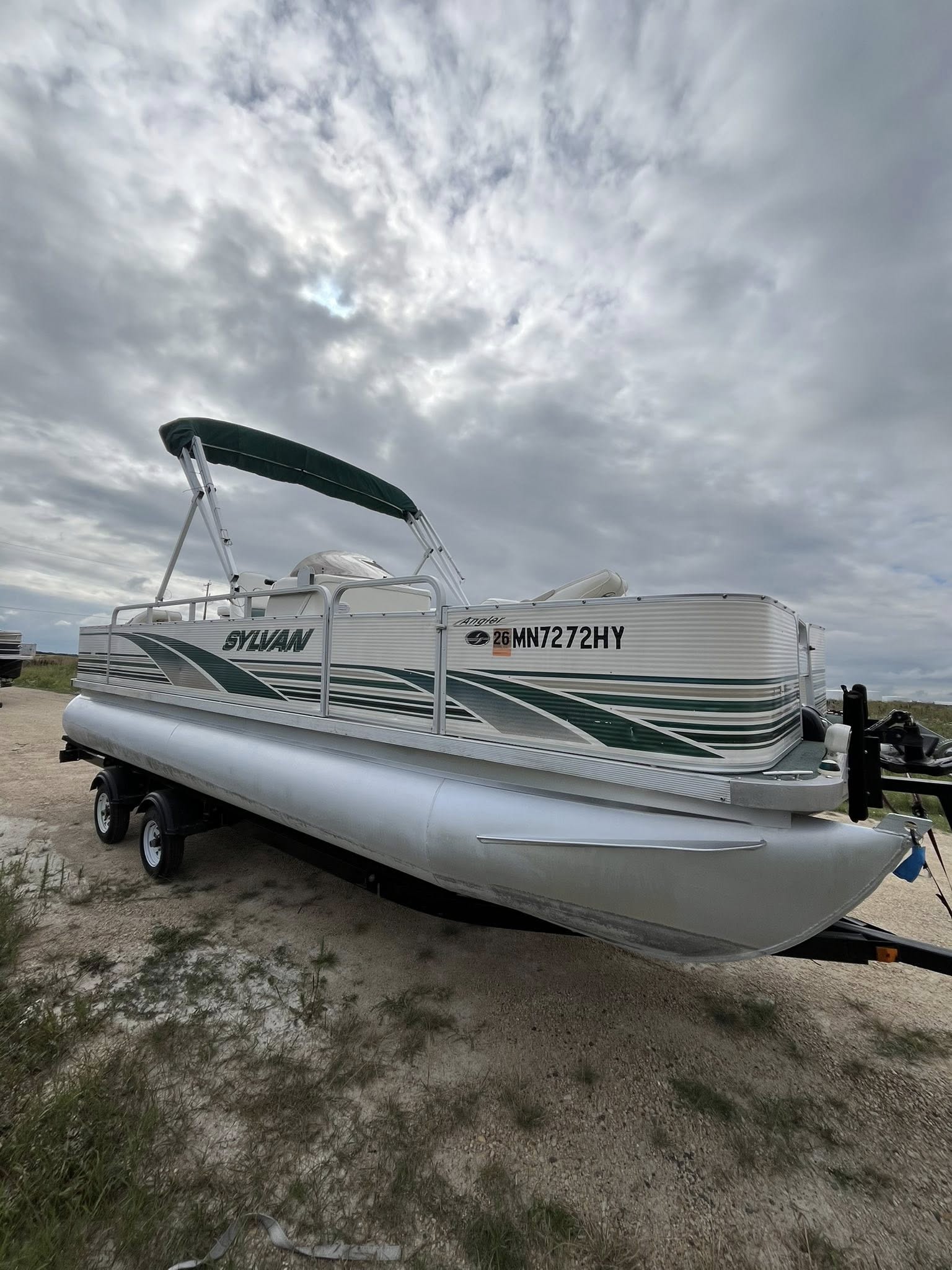 1999 Sylvan 22ft Angler pontoon