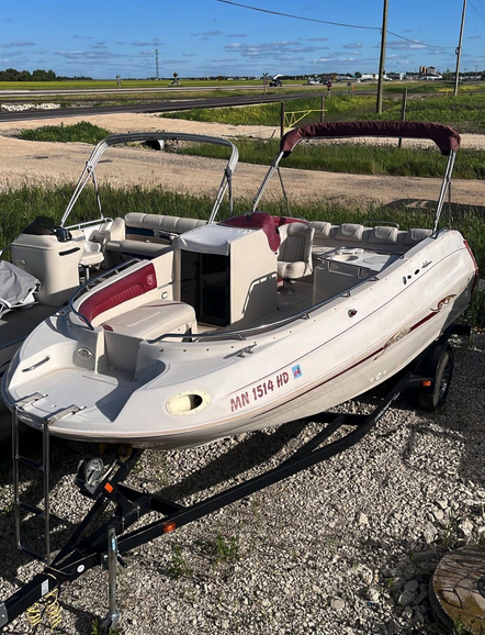 1997 Mariah 220 Deckboat