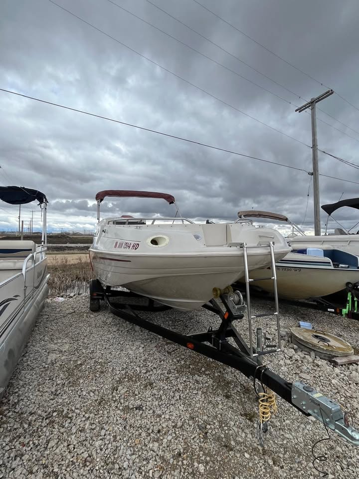 1997 Mariah 22′ Deckboat