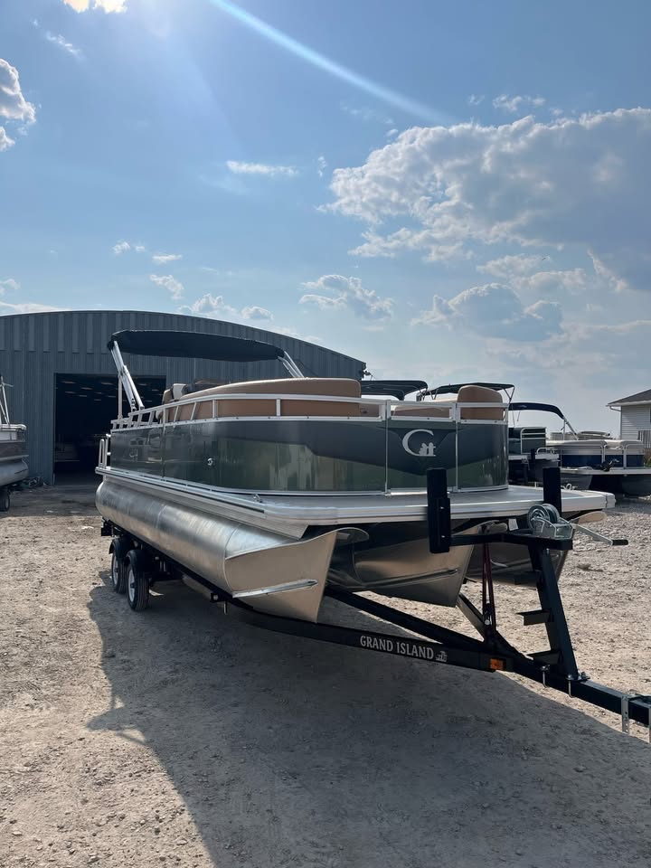 2025 GRAND ISLAND 2380 Tritoon  w/ 200 Suzuki