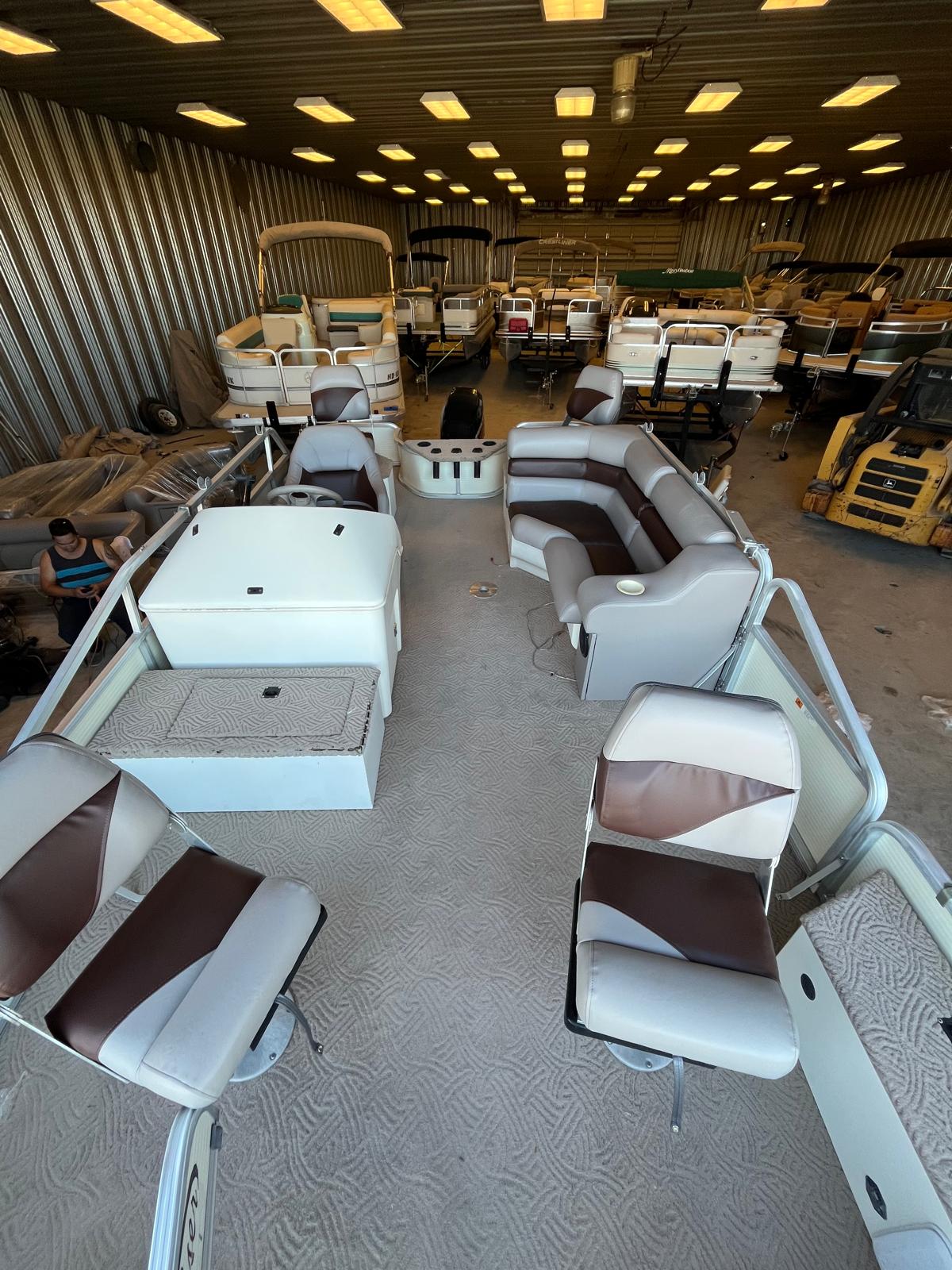 2007 Crestliner 60 Mercury, New Interior, 4 Point