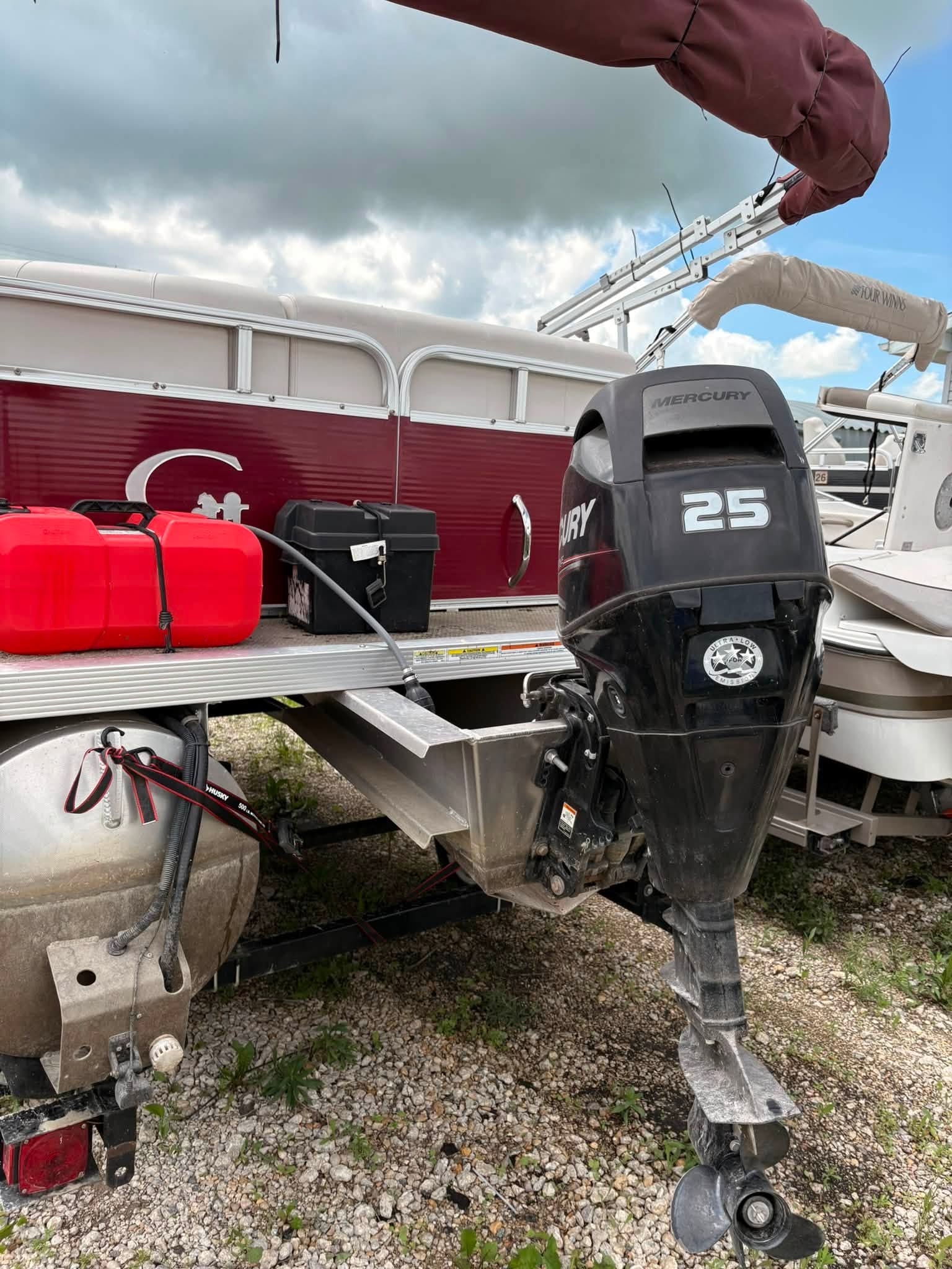2015 Tahoe 1470 Sport Pontoon - Image 8
