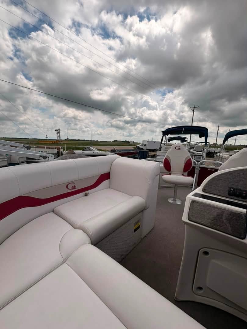 2015 Tahoe 1470 Sport Pontoon - Image 3