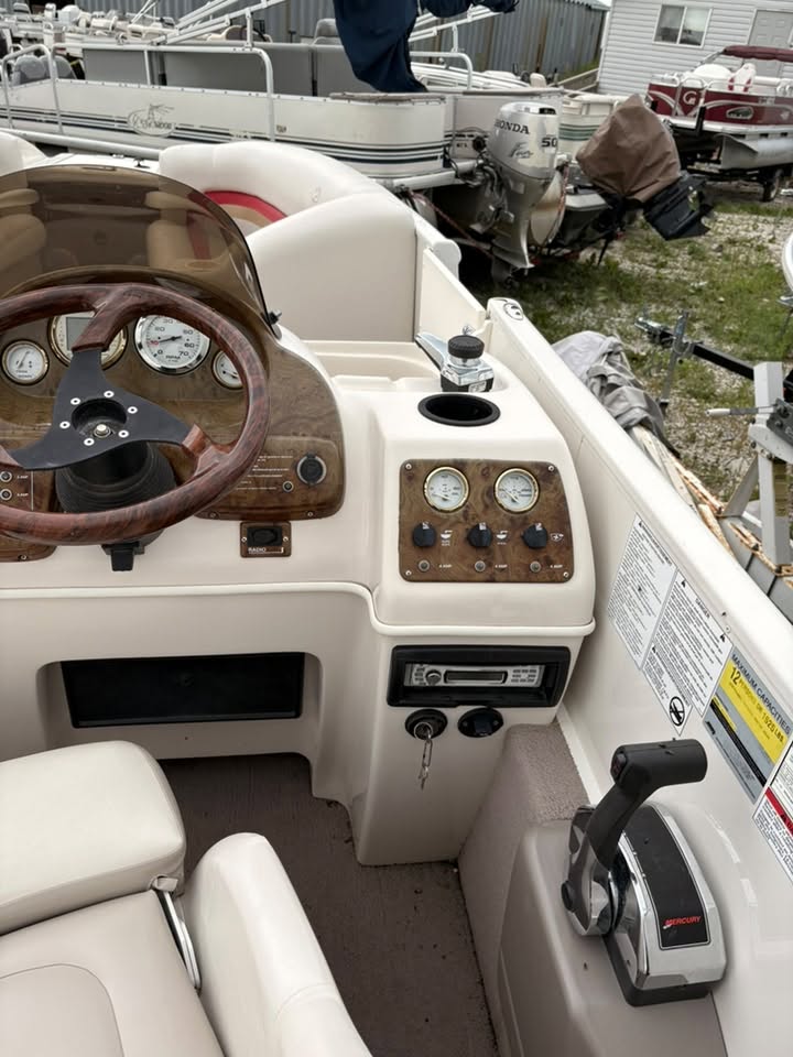 2004 PrinceCraft 240 Deck Boat - Image 4