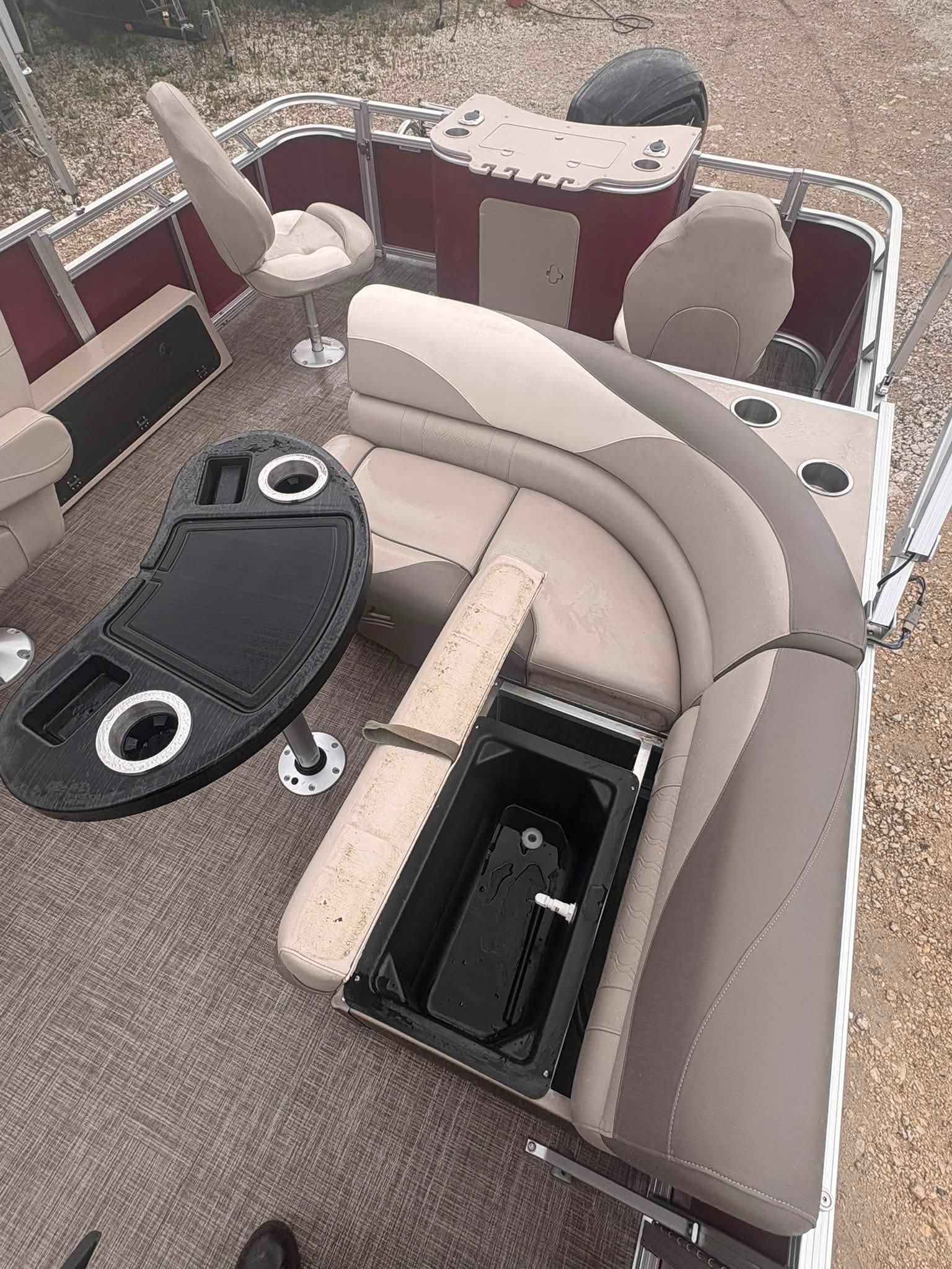 2022 Tahoe 2385 Rear Fish Pontoon - Image 4