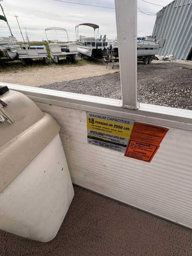 1999 Princecraft 240 Versailles Pontoon - Image 2