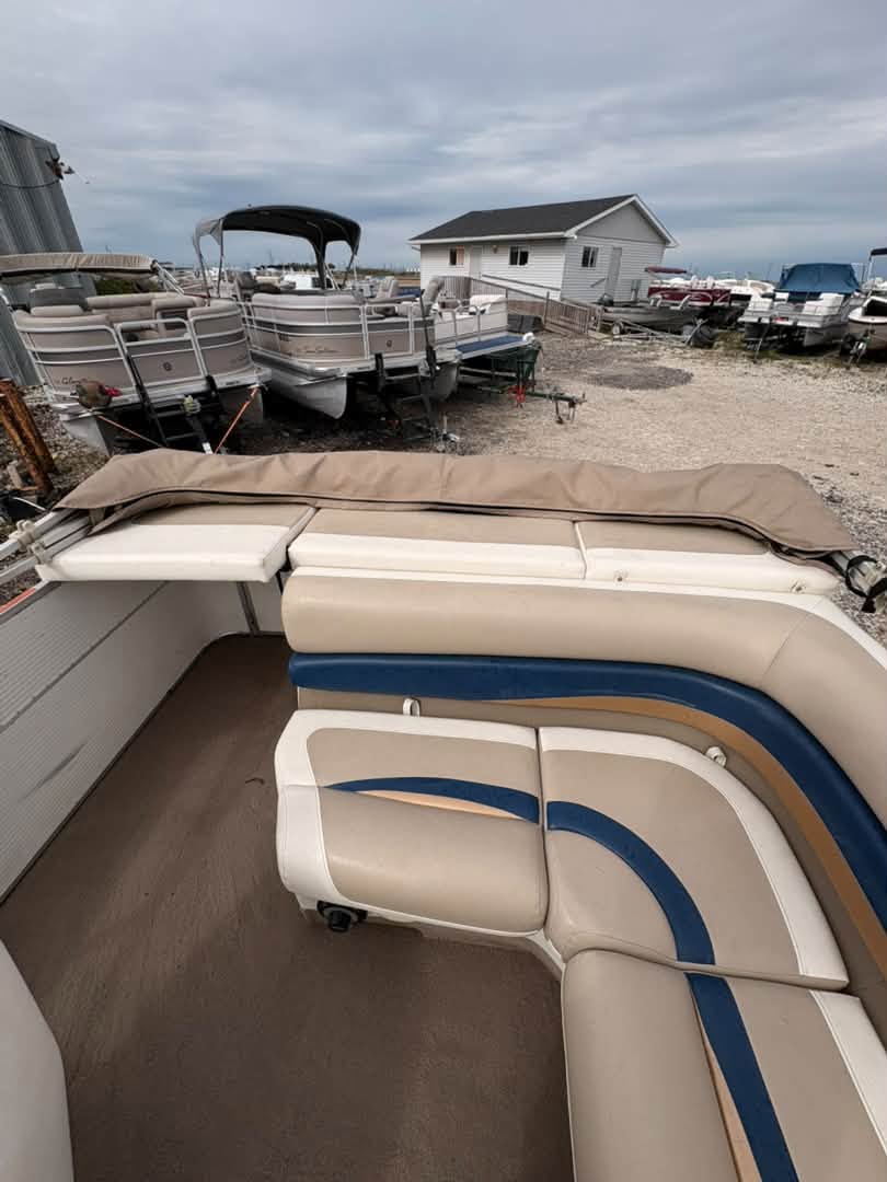 1999 Princecraft 240 Versailles Pontoon - Image 4