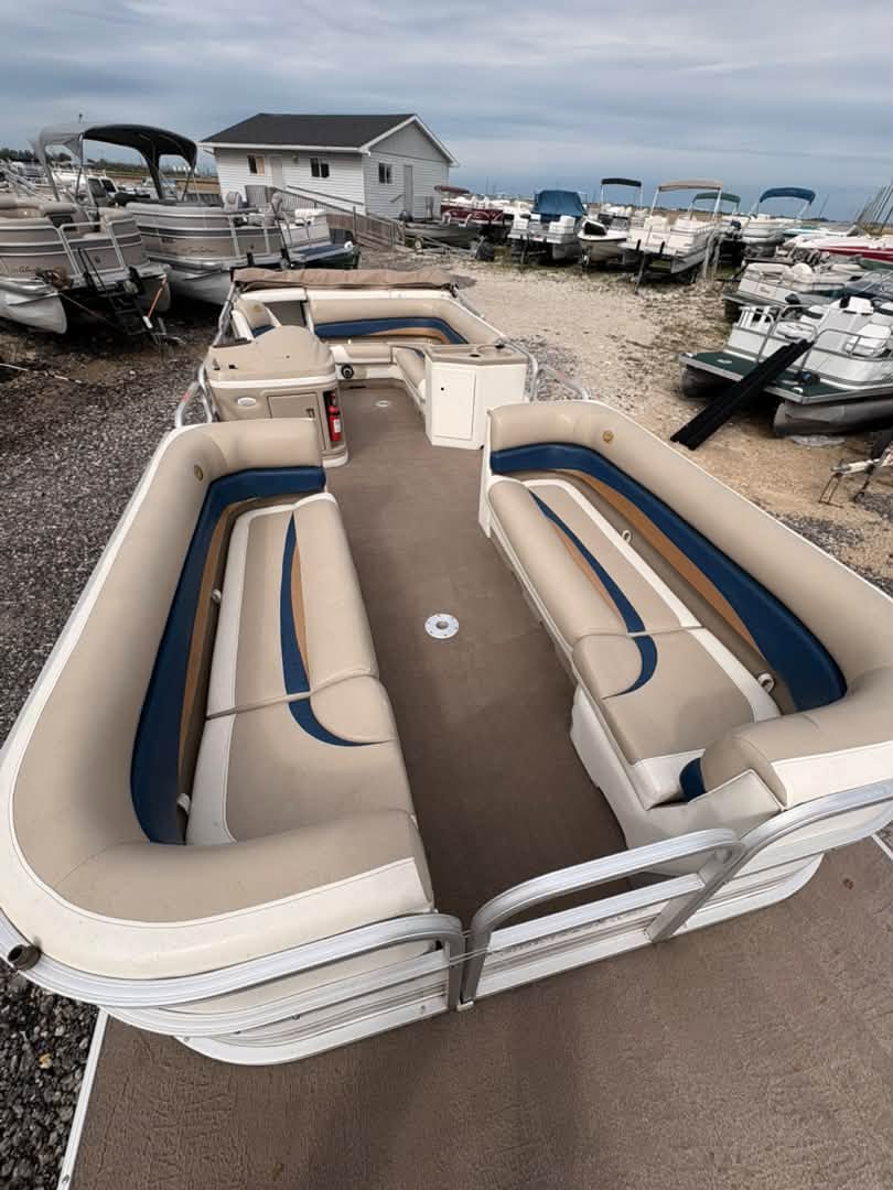 1999 Princecraft 240 Versailles Pontoon - Image 12